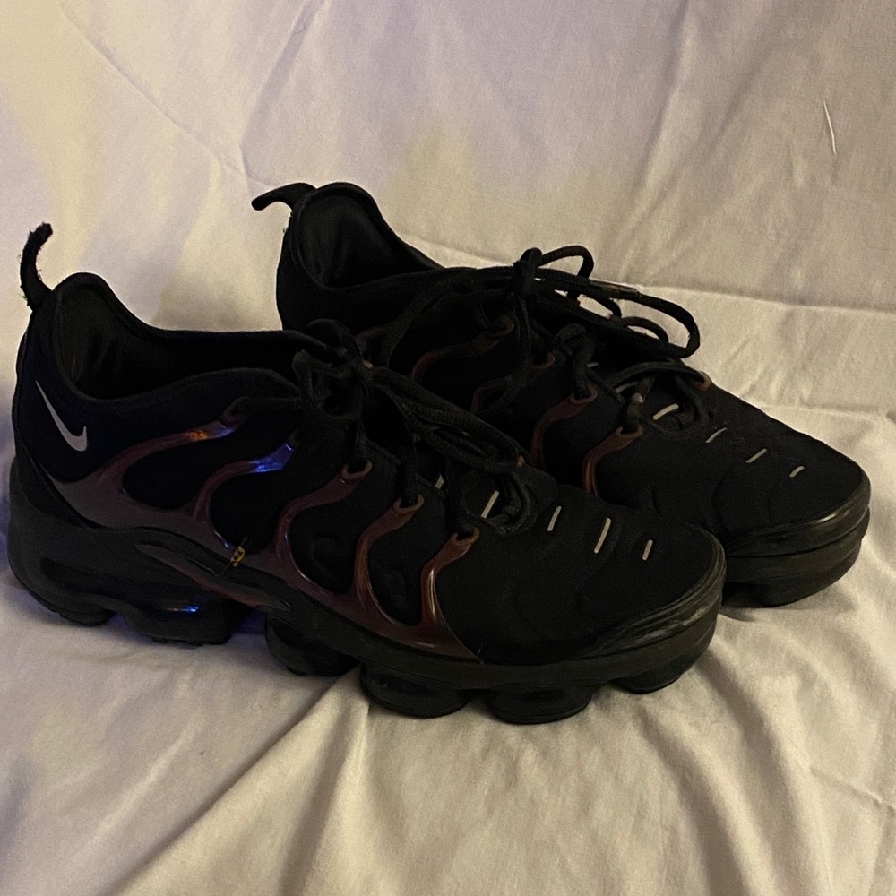 Nike Black and Dark Red Air Vapormax Plus